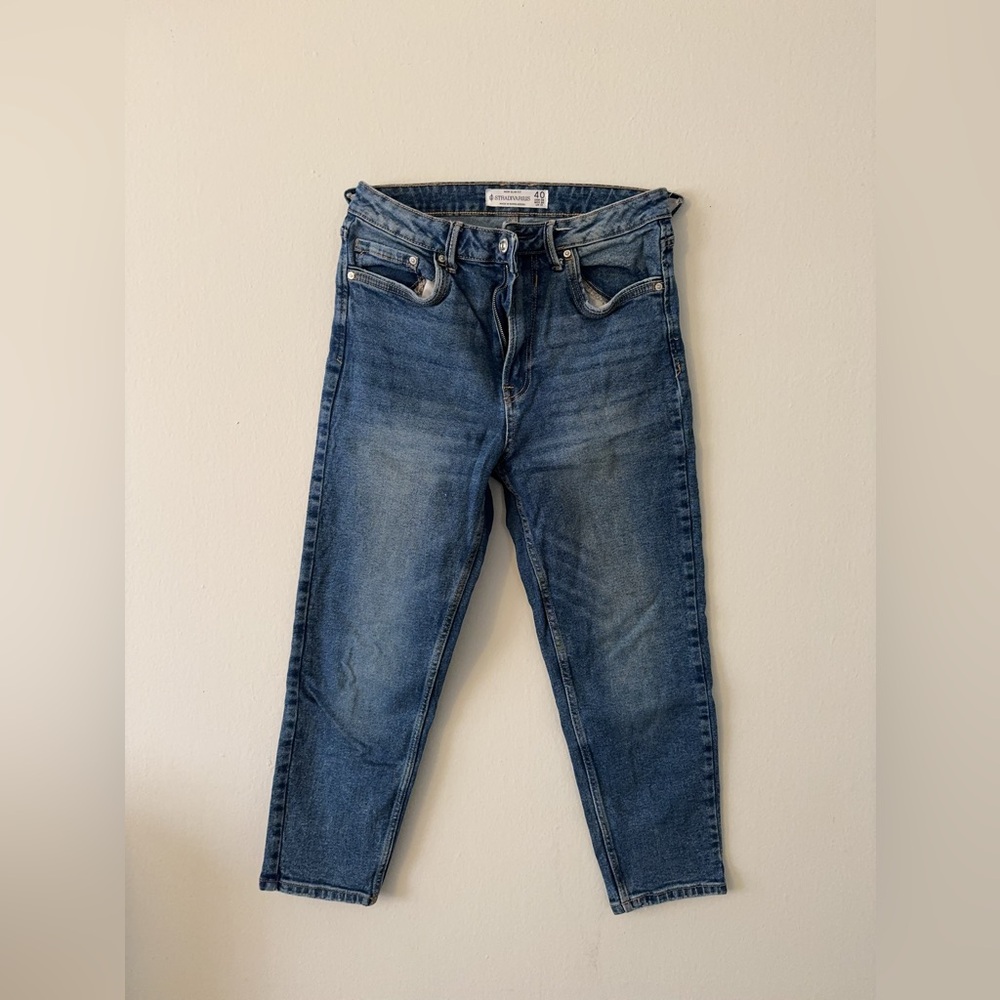 Stradivarius Slim Mom Jean in Medium Wash